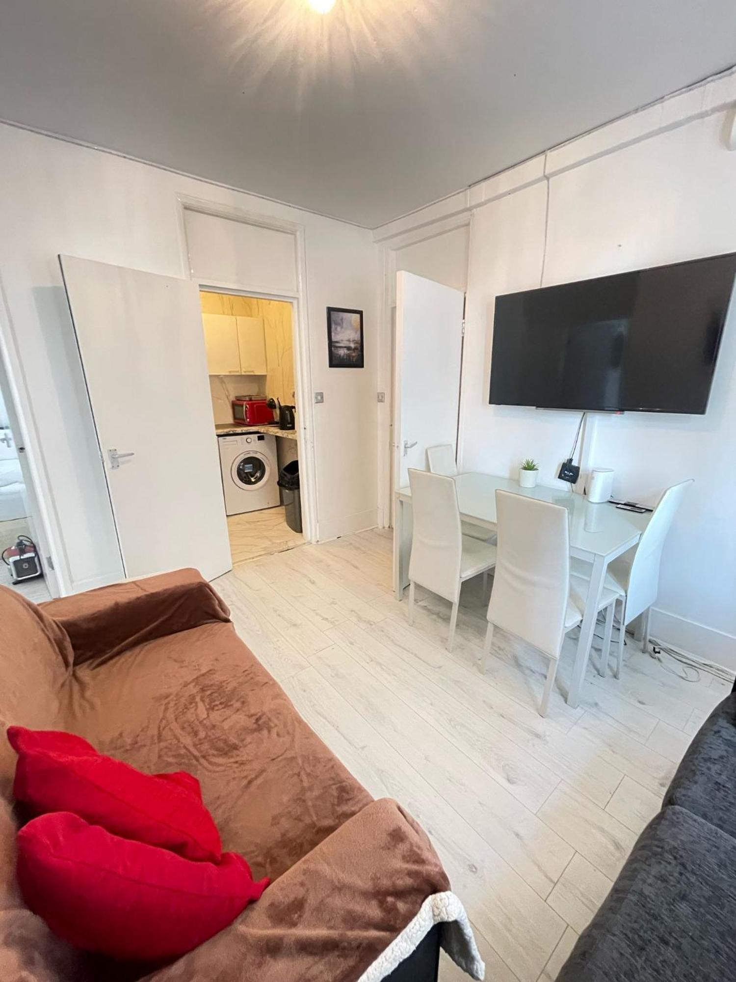 Lovely 2 Bed Flat 2 Floor Miles London Exterior photo