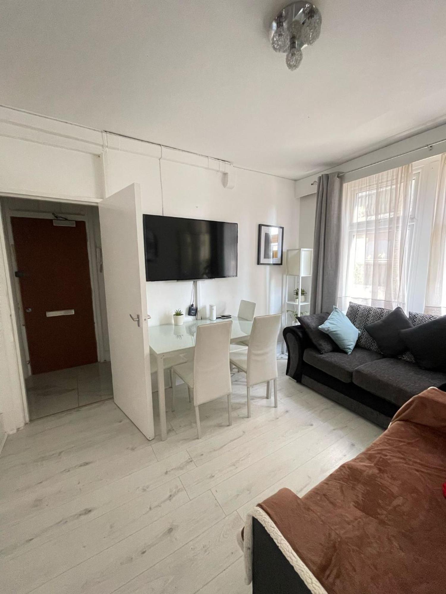 Lovely 2 Bed Flat 2 Floor Miles London Exterior photo